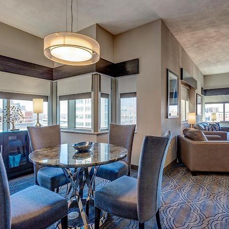 Doubletree By Hilton St. Louis Forest Park מראה חיצוני תמונה