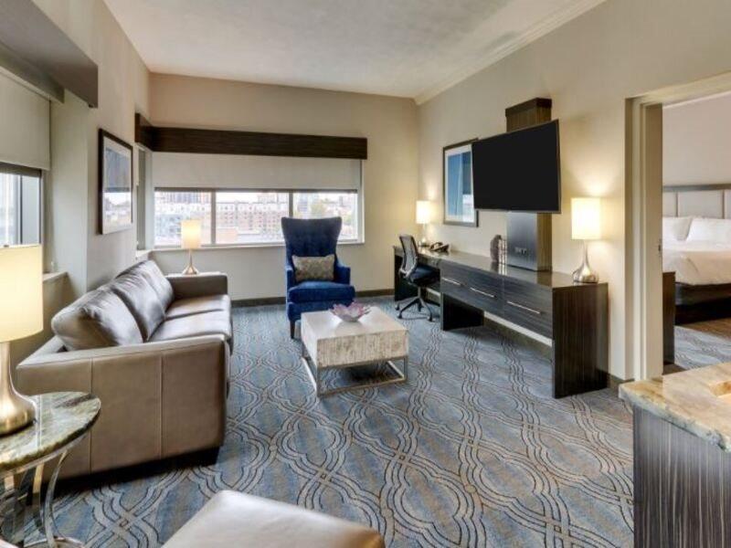 Doubletree By Hilton St. Louis Forest Park מראה חיצוני תמונה
