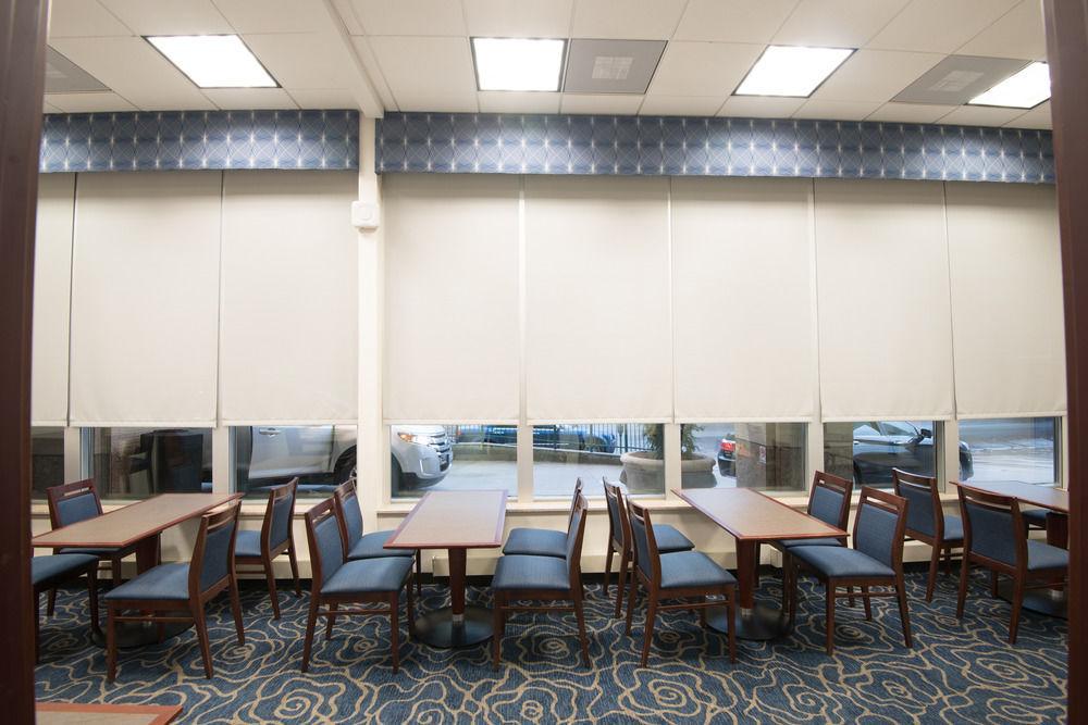 Doubletree By Hilton St. Louis Forest Park מראה חיצוני תמונה