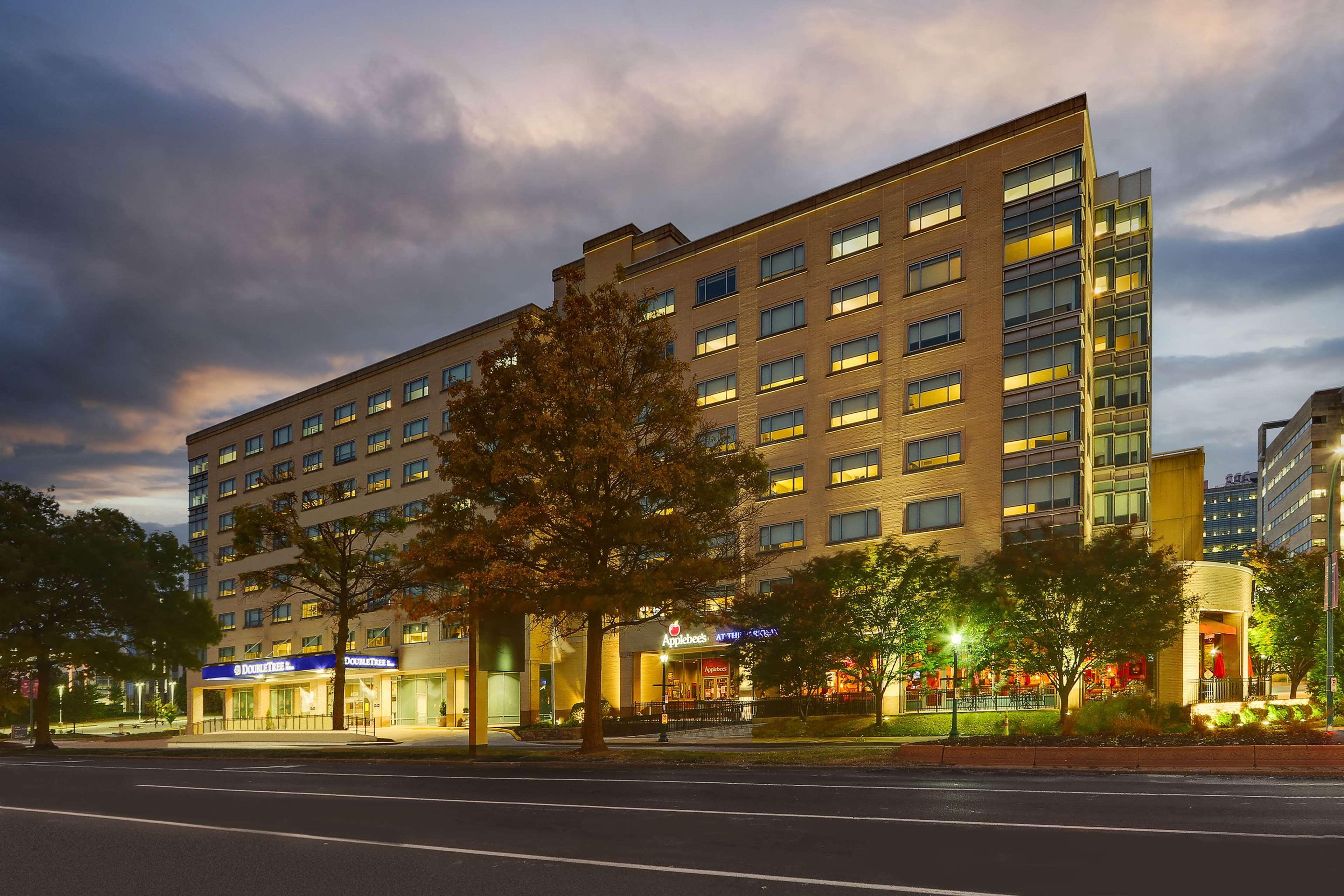 Doubletree By Hilton St. Louis Forest Park מראה חיצוני תמונה