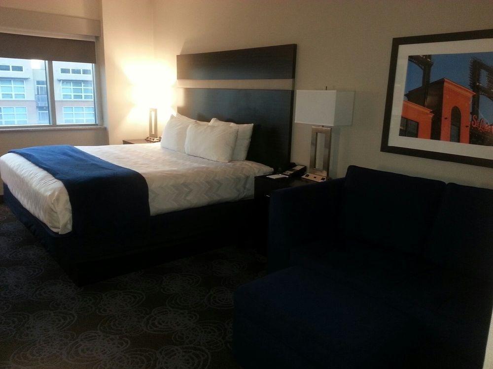Doubletree By Hilton St. Louis Forest Park מראה חיצוני תמונה