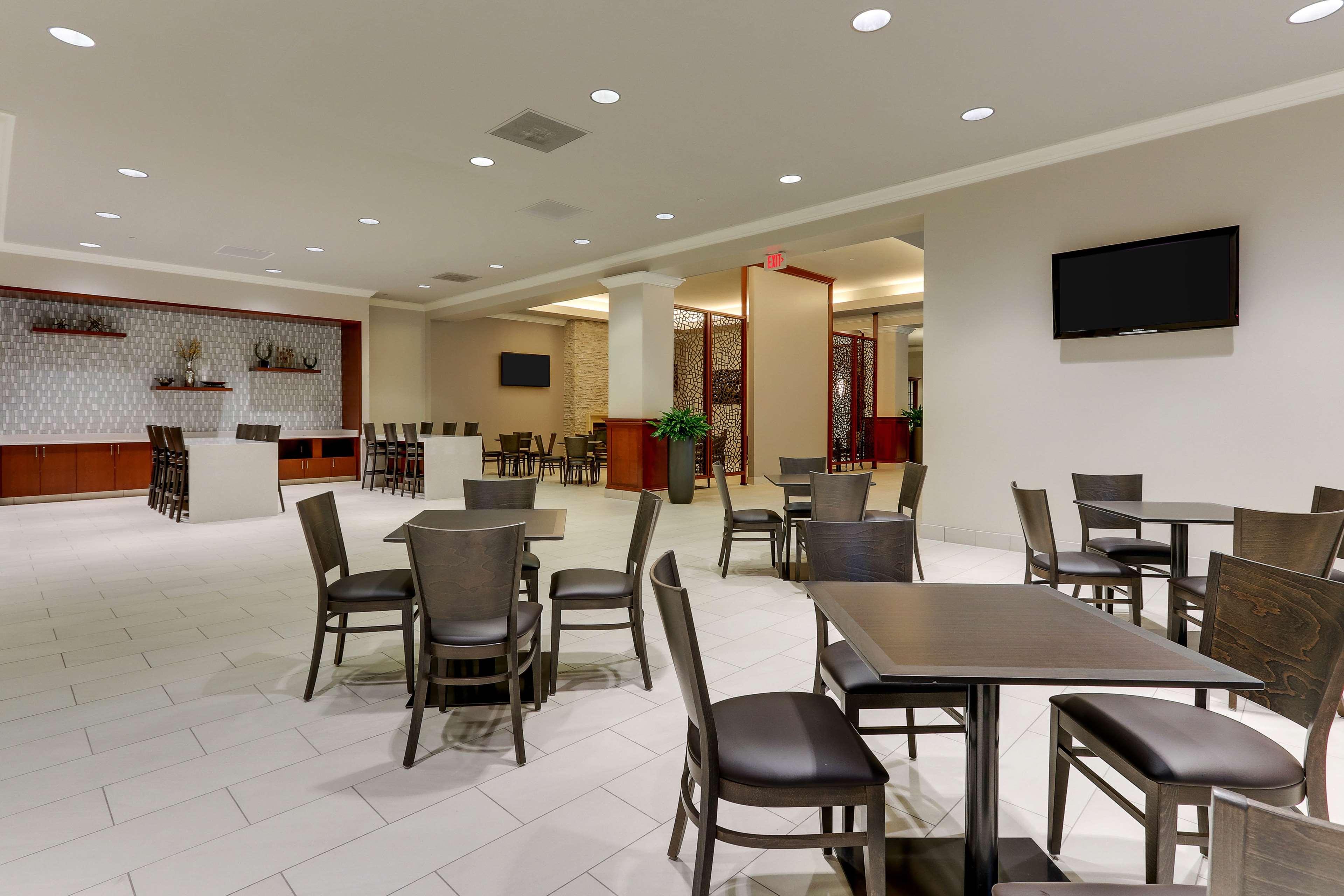 Doubletree By Hilton St. Louis Forest Park מראה חיצוני תמונה