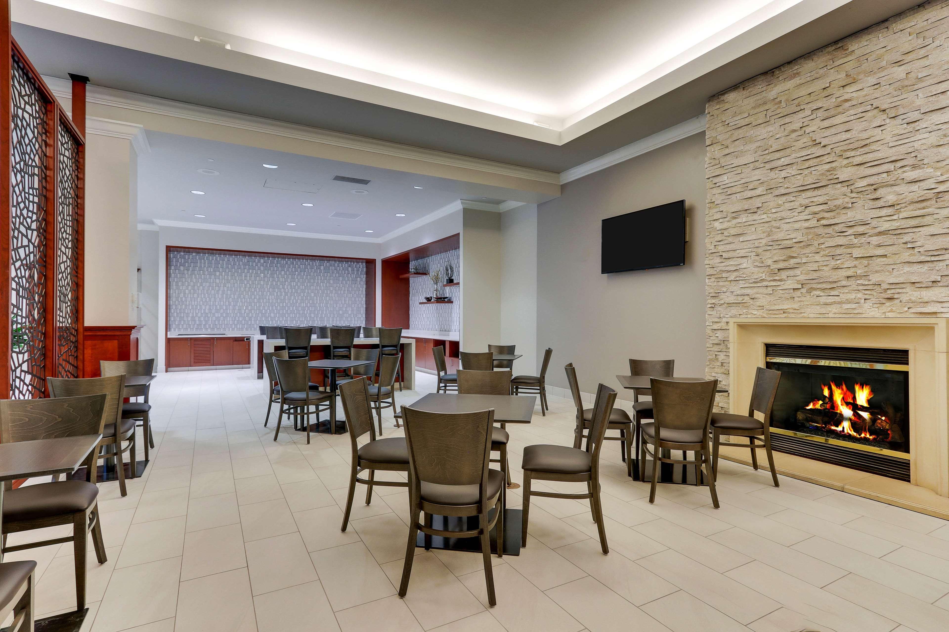 Doubletree By Hilton St. Louis Forest Park מראה חיצוני תמונה
