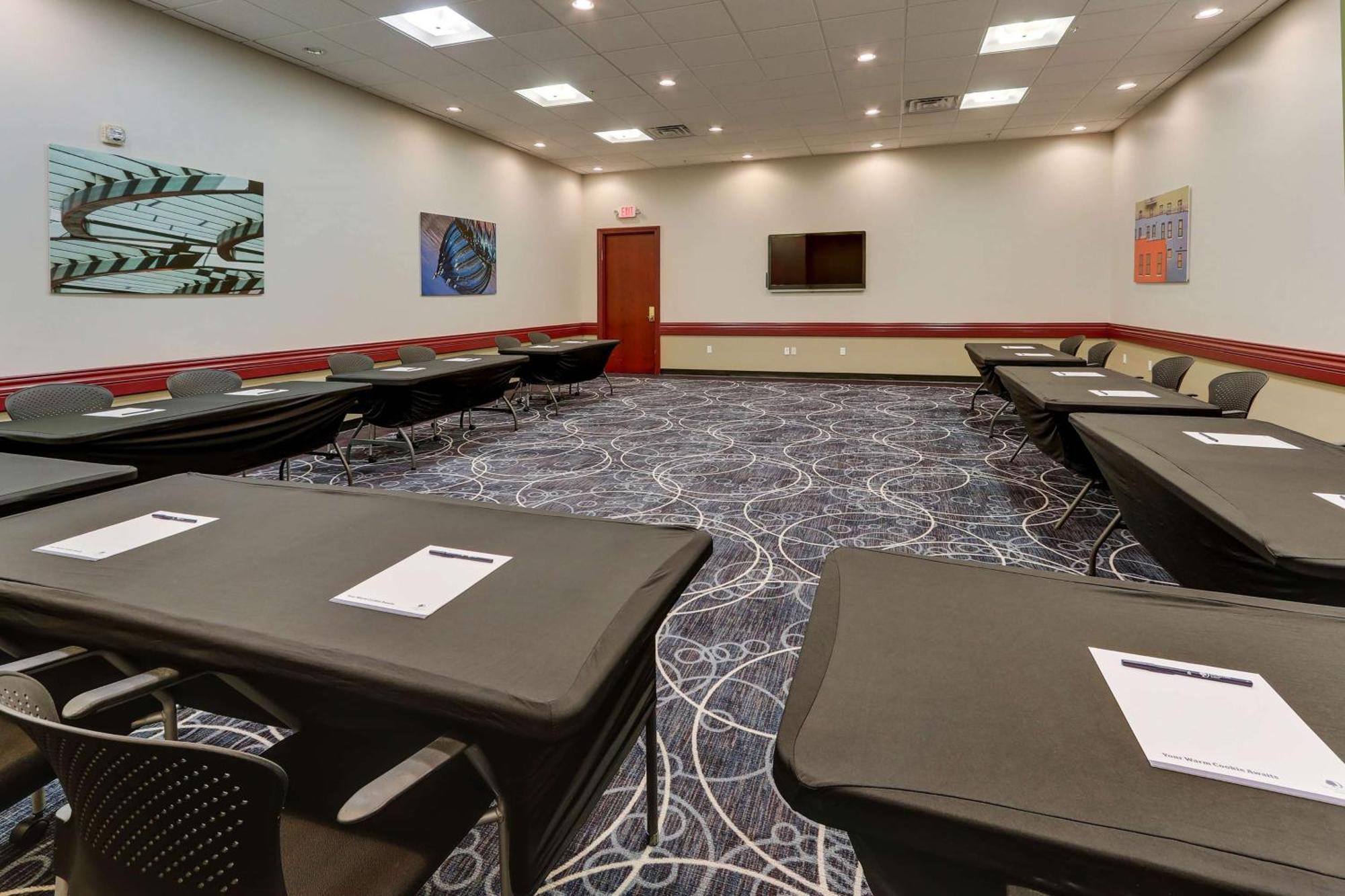 Doubletree By Hilton St. Louis Forest Park מראה חיצוני תמונה