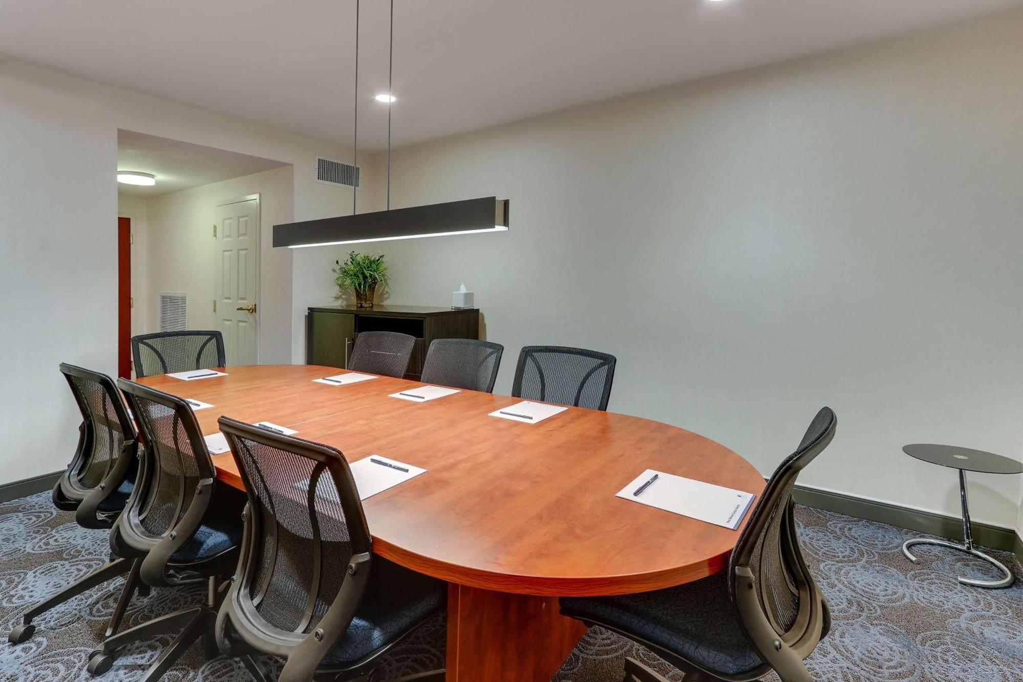Doubletree By Hilton St. Louis Forest Park מראה חיצוני תמונה