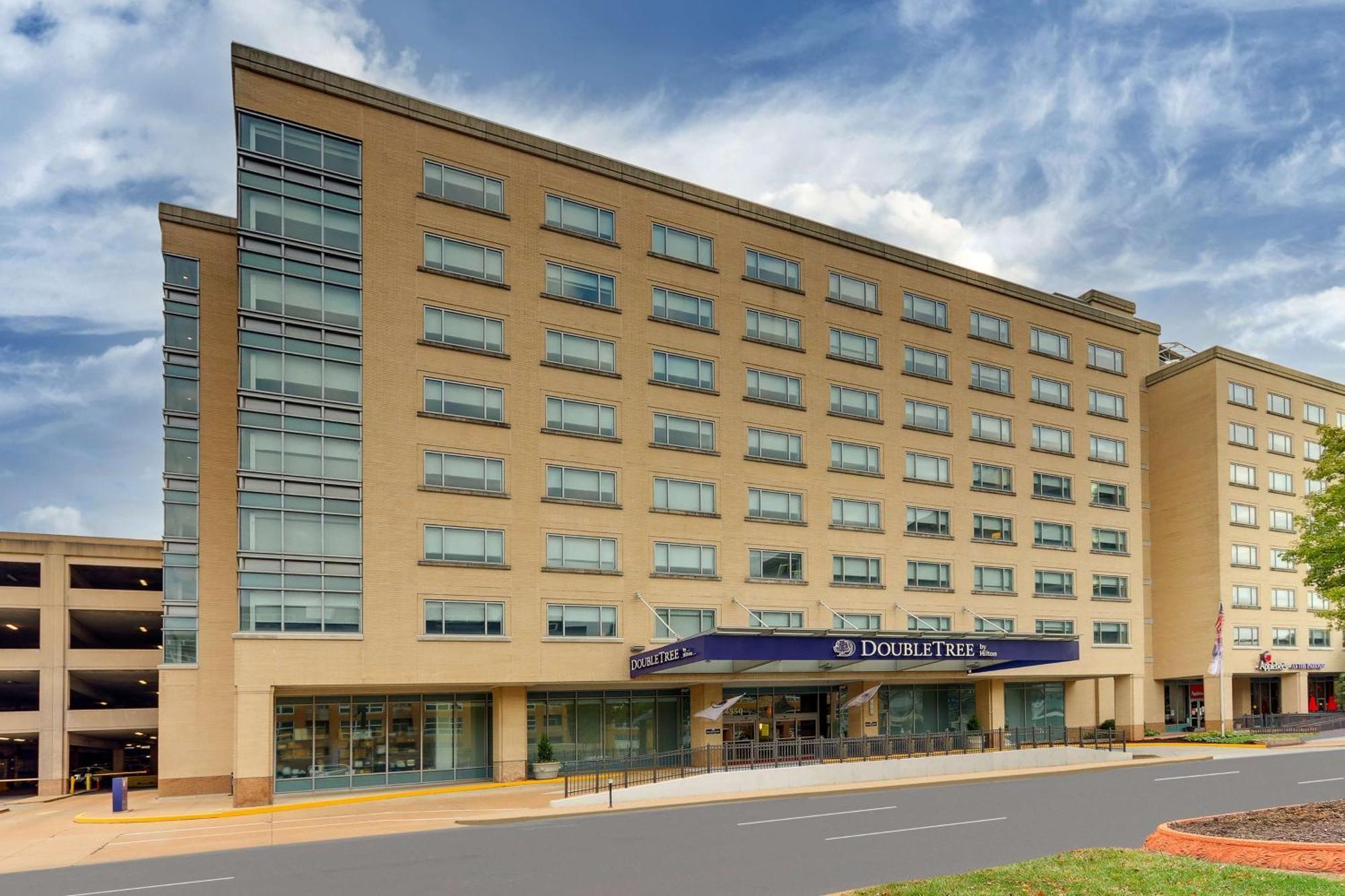 Doubletree By Hilton St. Louis Forest Park מראה חיצוני תמונה